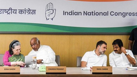 Congress invokes Tagore, Mahatma: Will sing only first 2 stanzas of Vande Mataram