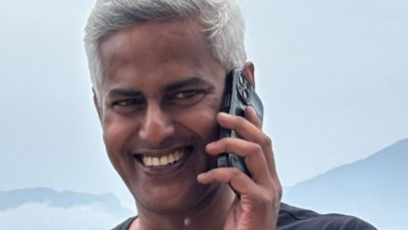 indianexpress.com - Alok Singh - Gujarat Police seize laptops, phones from journalist Ravi Nair's Delhi home