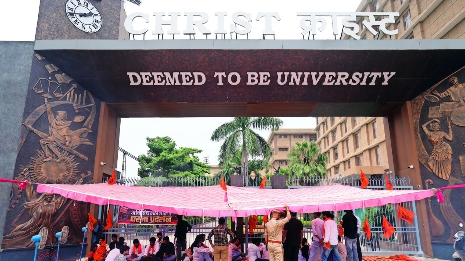 क्राइस्ट यूनिवर्सिटी गाजियाबाद में प्रमोशन नीति को लेकर ABVP का विरोध प्रदर्शन दूसरे दिन भी जारी