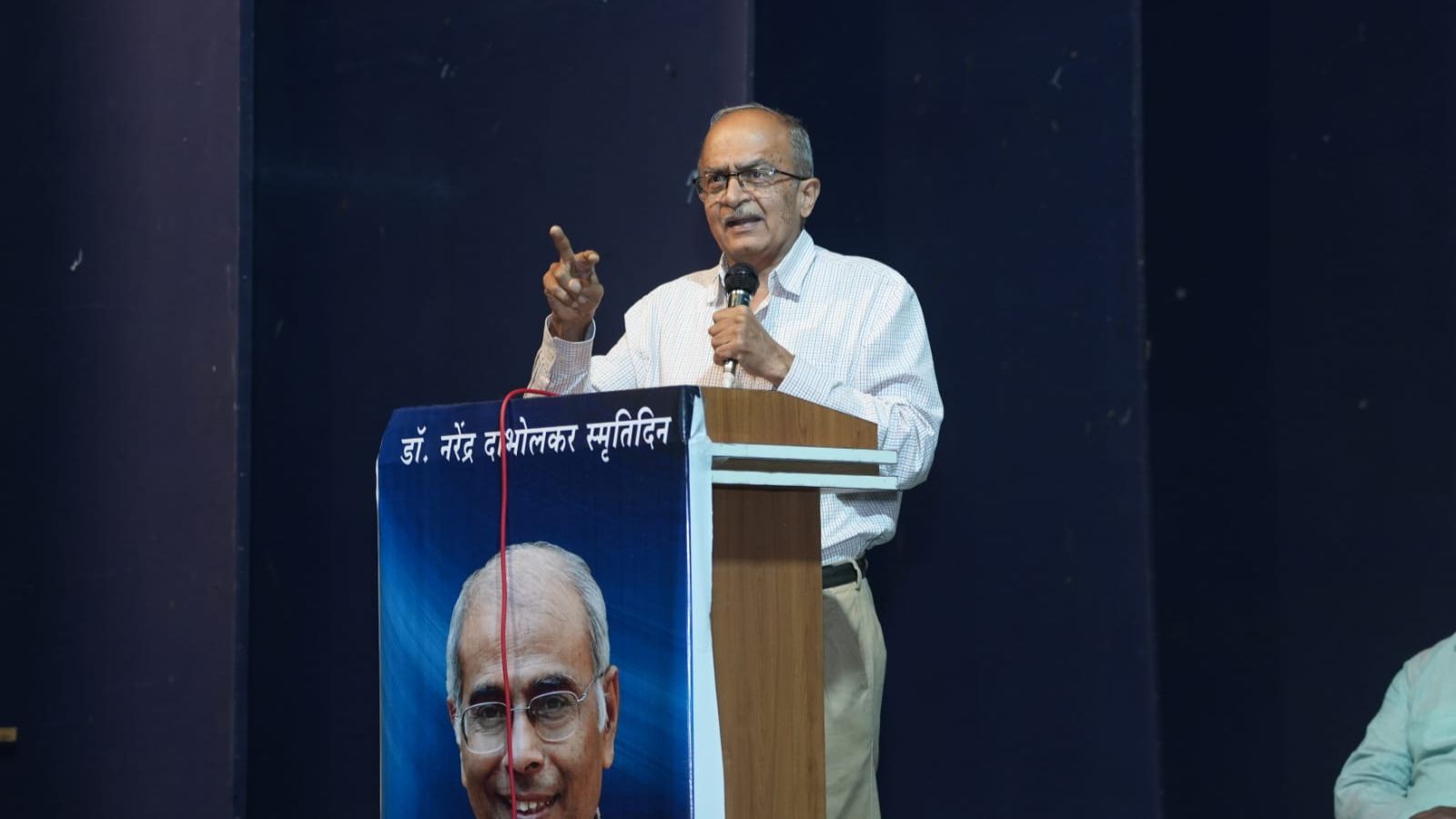 प्रशांत भूषण ने पुणे में डाबोलकर स्मृति व्याख्यान के दौरान सरकार पर 'छद्म विज्ञान' फैलाने का आरोप लगाया