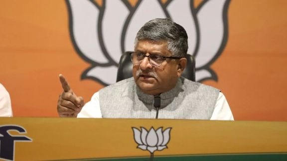 Instead of learning from its mistakes, Prasad said the Congress’ leaders were themselves becoming “symbols of anarchy” and that the party does not merely criticise Prime Minister Narendra Modi but “hates him”. (File Photo)