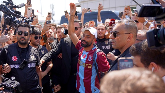 Egypt's Mohamed Salah wearing his new Trabzonspor team jersey gestures to supporters as he arrives at the airport in Istanbul, Turkey, Wednesday, Aug. 5, 2026. (Samet Yalcin/DIA Photo via AP)