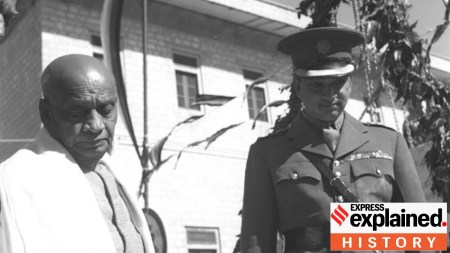 The Hon'ble Sardar Patel was received by the Maharaja of Jaipur at Jaipur in December, 1947. (Wikimedia Commons)