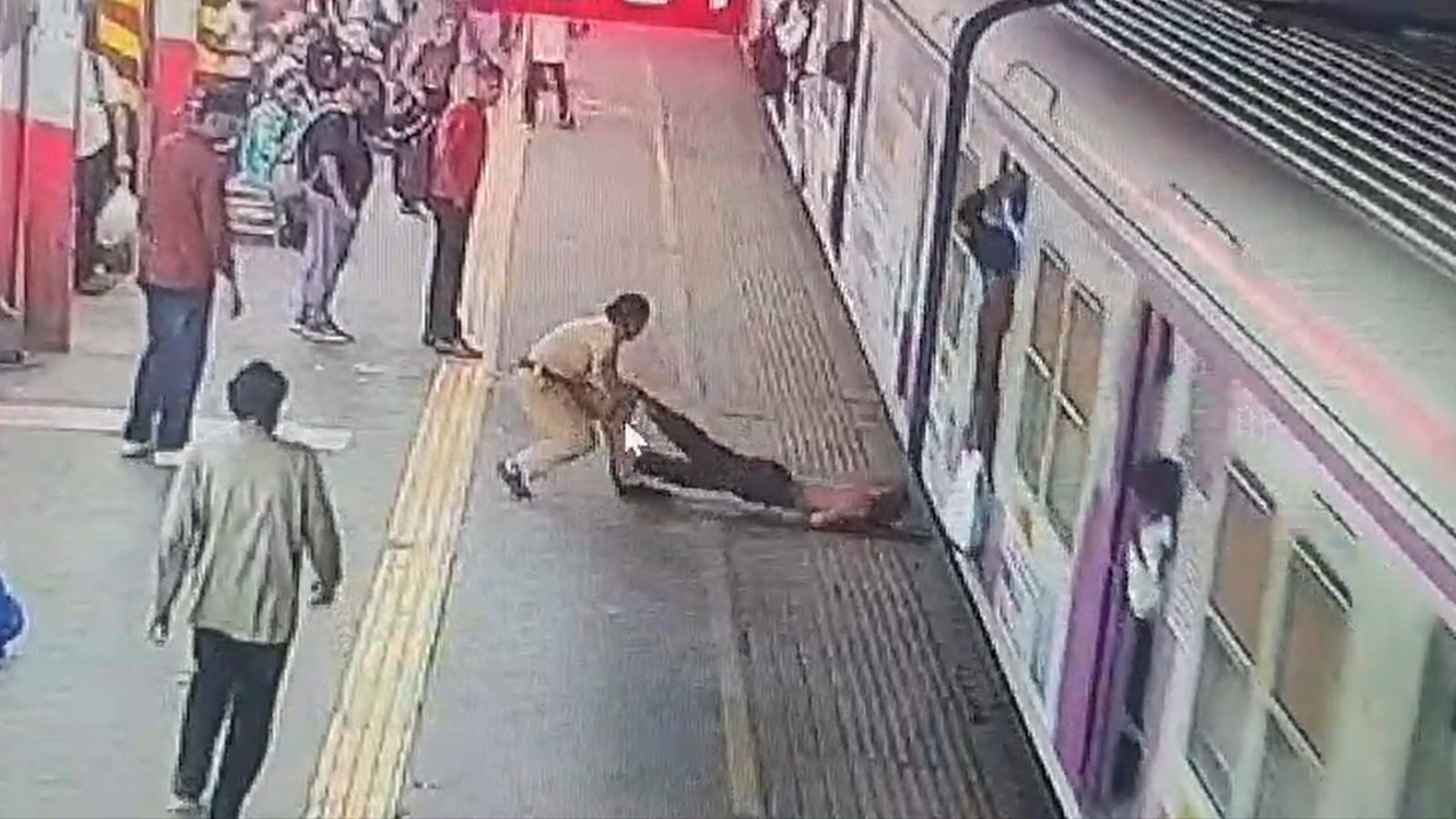 Woman GRP constable saves man from moving train at Dadar after alleged ...