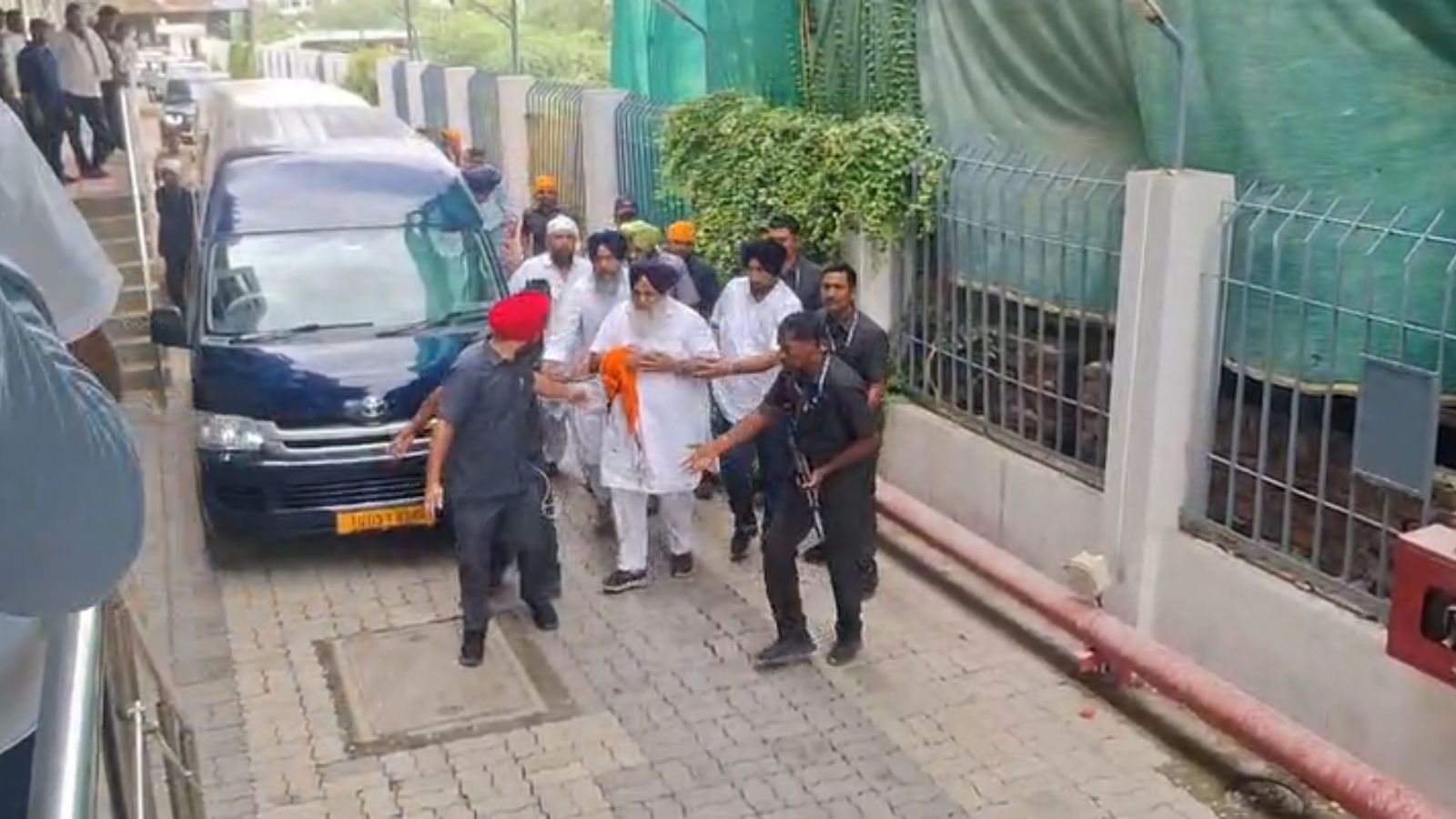 আকালি নেতা সুখবীর বাদলকে দ্বিতীয়বার হামলা: একটি কাকতালীয় ঘটনা নাকি গভীর ষড়যন্ত্র?