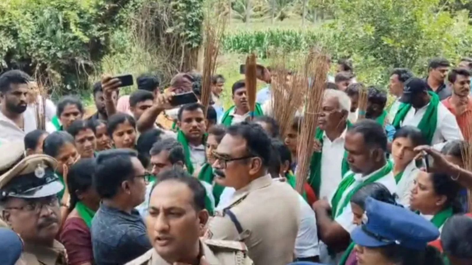 कर्नाटक हाई कोर्ट ने 7,400 एकड़ टाउनशिप सर्वे के विरोध में किसानों के खिलाफ जांच पर रोक लगाई