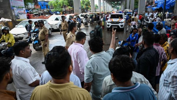 Kandivali non Marathi auto taxi drivers protest