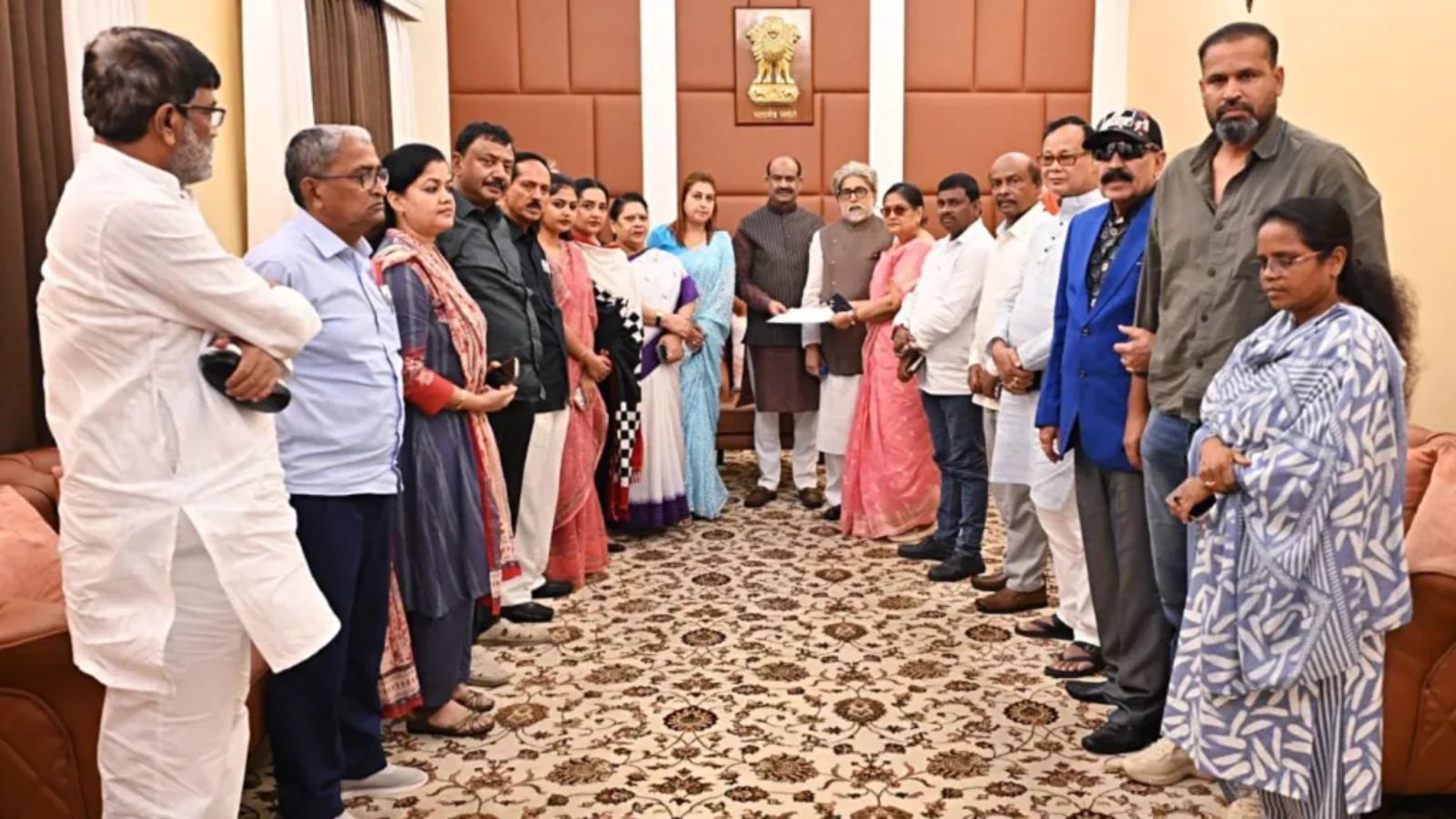 Lok Sabha Issues 7-Day Deadline to 20 Rebel TMC MPs Over Disqualification Plea