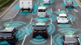 V2V communication can warn drivers of sudden braking, collision risks, wrong-way vehicles and approaching emergency responders. (Image: Global Infrastructure hub)