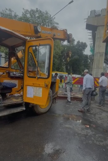 The crane breakdown has caused heavy congestion in much of Andheri West