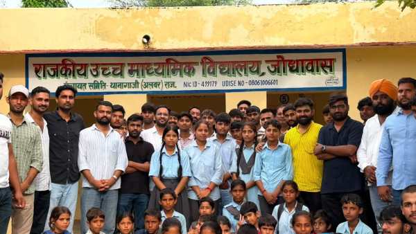 Alwar, Alwar protest over school roof collapse, Alwar school roof collapse, Jodhawas village, Rajasthan school roof collapse, Rajasthan protest over school roof collapse, Indian express news, current affairs