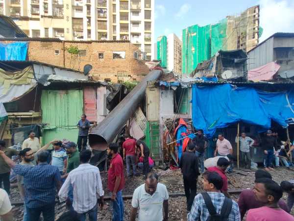 mumbai crane collapse