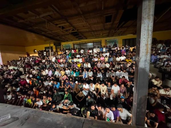 The match began at 8 pm, and people were still walking in at 10 pm.