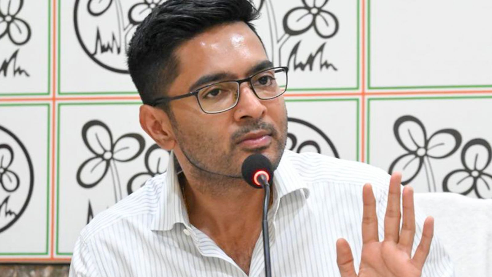 கண் சிகிச்சைக்காக வெளிநாடு செல்ல அபிஷேக் பானர்ஜியின் மனுவை தள்ளுபடி செய்தது கல்கத்தா உயர் நீதிமன்றம்
