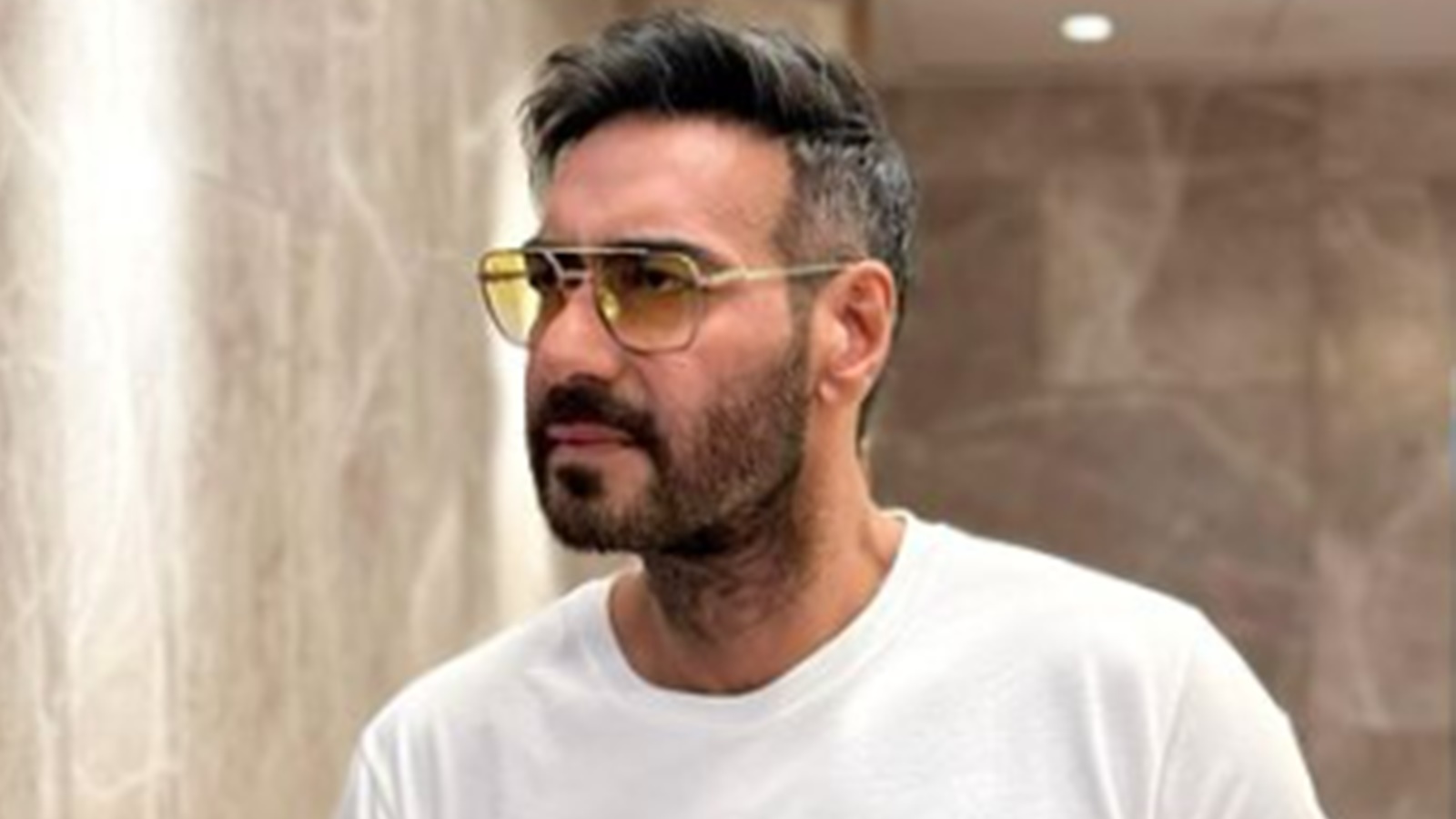 చేతులతో తినాలంటే అజయ్ దేవగన్‌కు భయమా?
