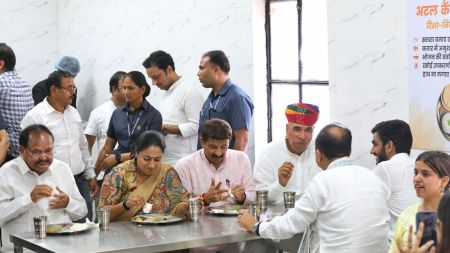 Former Vice-President Venkaih Naidu, Delhi CM Rekha Gupta and other leaders at one of the Atal Canteens