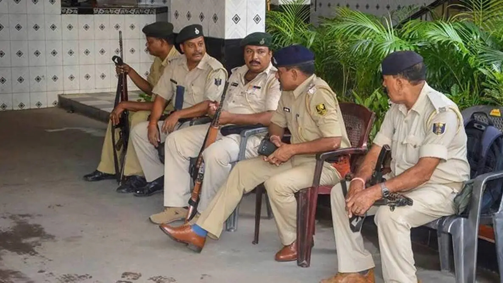 Bihar Man Arrested for Impersonating IAS Officer, Luxury Assets Seized