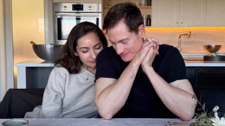 Should couples not sleep next to each other? (Magnific)