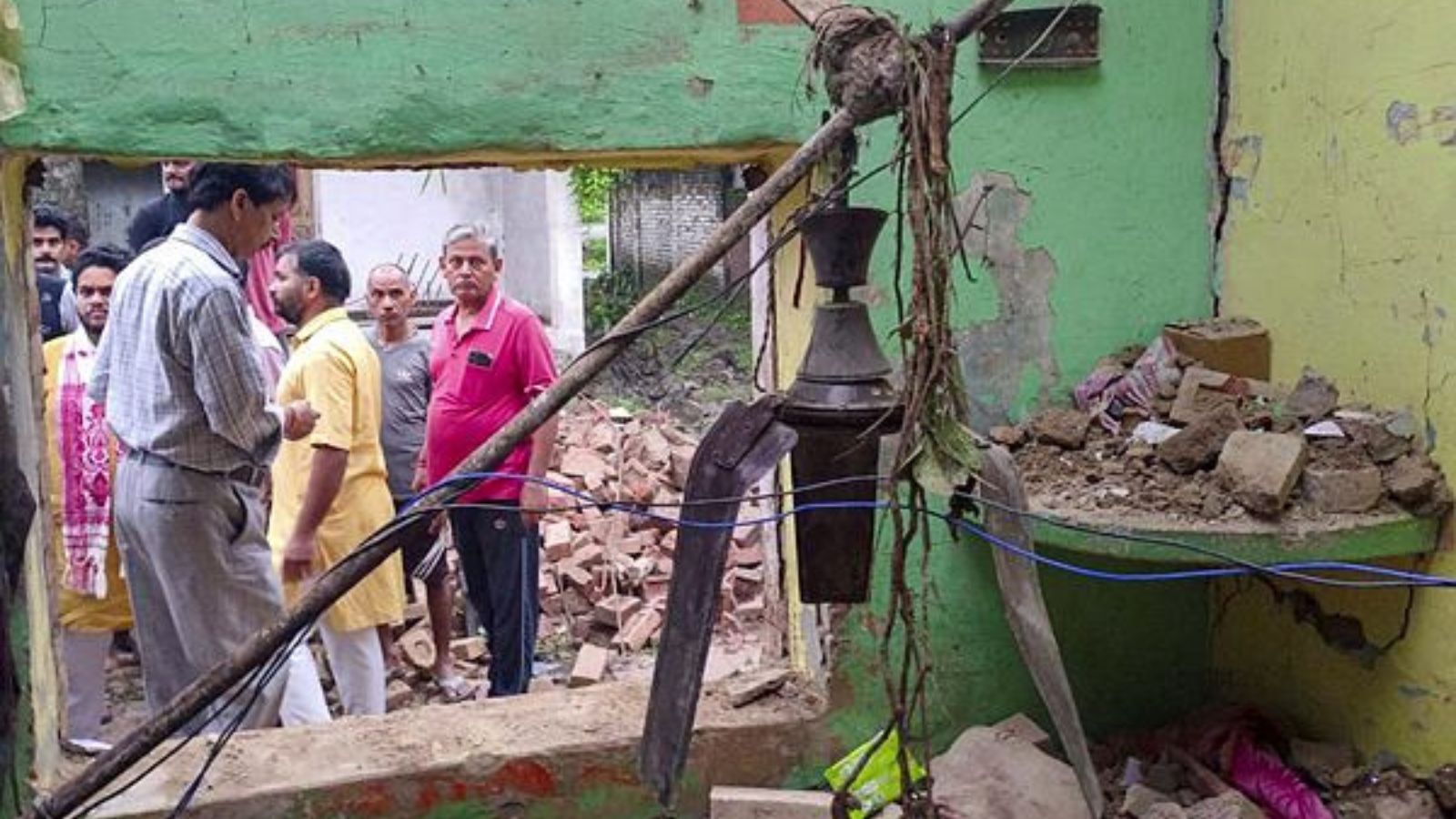 Six Family Members Killed as Century-Old House Collapses in Pratapgarh Amid Rain