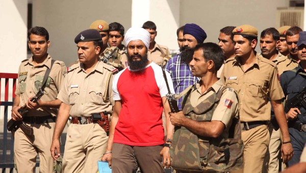 Jagtar Singh Hawara (first time in chains) and Pramjit Singh Bheora emerge from the district court where they were produced in Burail jail-break case. (Express Archive Photo by Jaipal Singh)