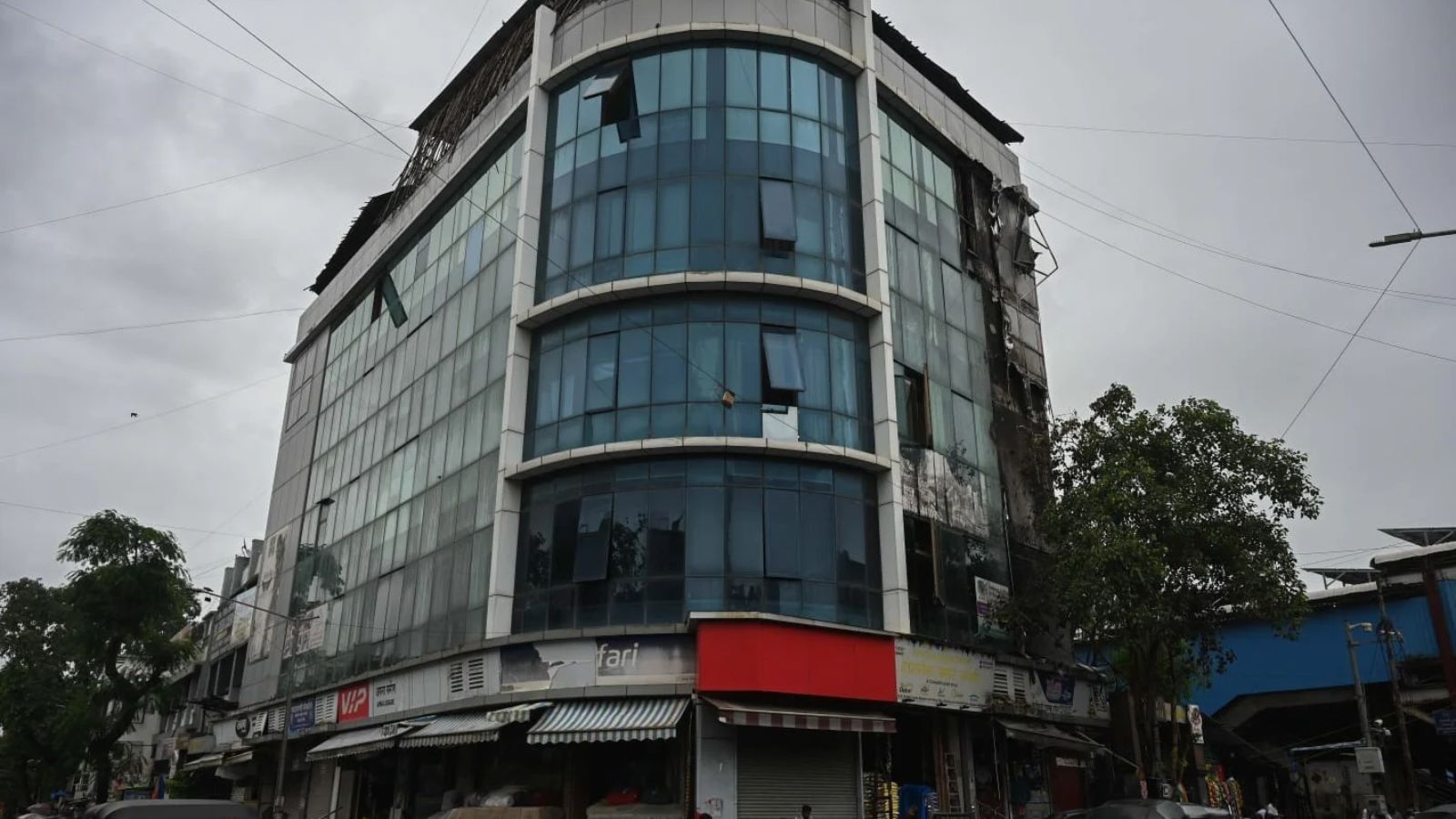 Fire breaks out at Mumbai’s Aayakar Bhavan, several feared trapped Fire breaks out at Mumbai’s Aayakar Bhavan, several feared trapped