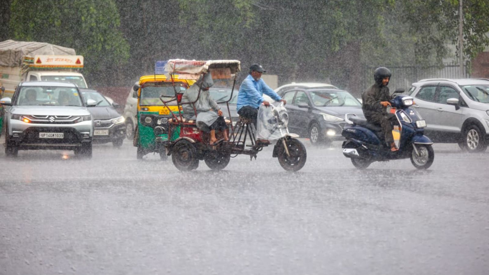 Gurgaon rains touch near 100 mm, Red alert in Delhi