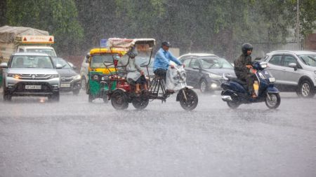 Rainfall in New Delhi on Saturday. (Express Photo by Praveen Khanna)