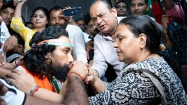 Student leader Devendra Nath Mahto ended his hunger strike at Sadar Hospital in Ranchi in the presence of Jharkhand Ministers Dipika Pandey Singh and Irfan Ansari. (Source: X/ @DipikaPS)