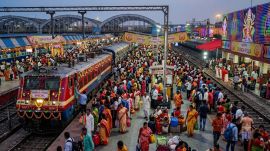 Durga Puja 2026: Railways to run special trains as regular services see heavy booking demand (Image generated using AI)