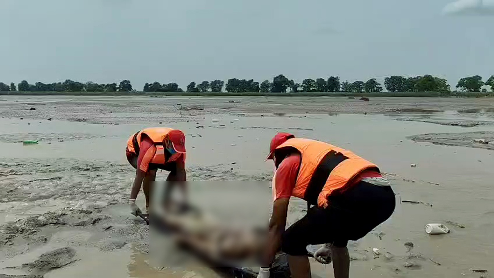 Nepal floods leave grim trail in UP: 10 bodies found in Gandak river