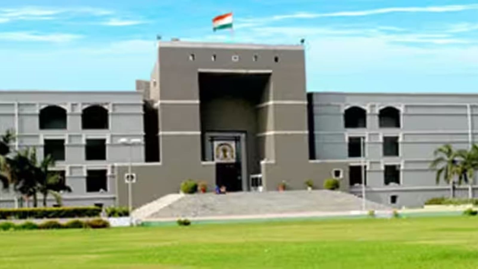 Hours before demolition, Gujarat High Court stops action against 'Qabarstan'