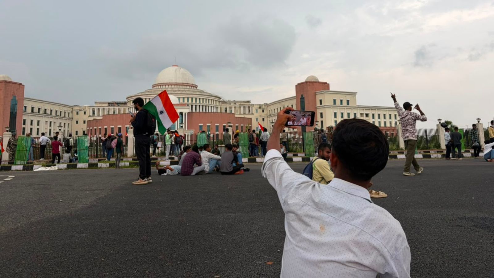Student-protesters outside the Jharkhand Assembly