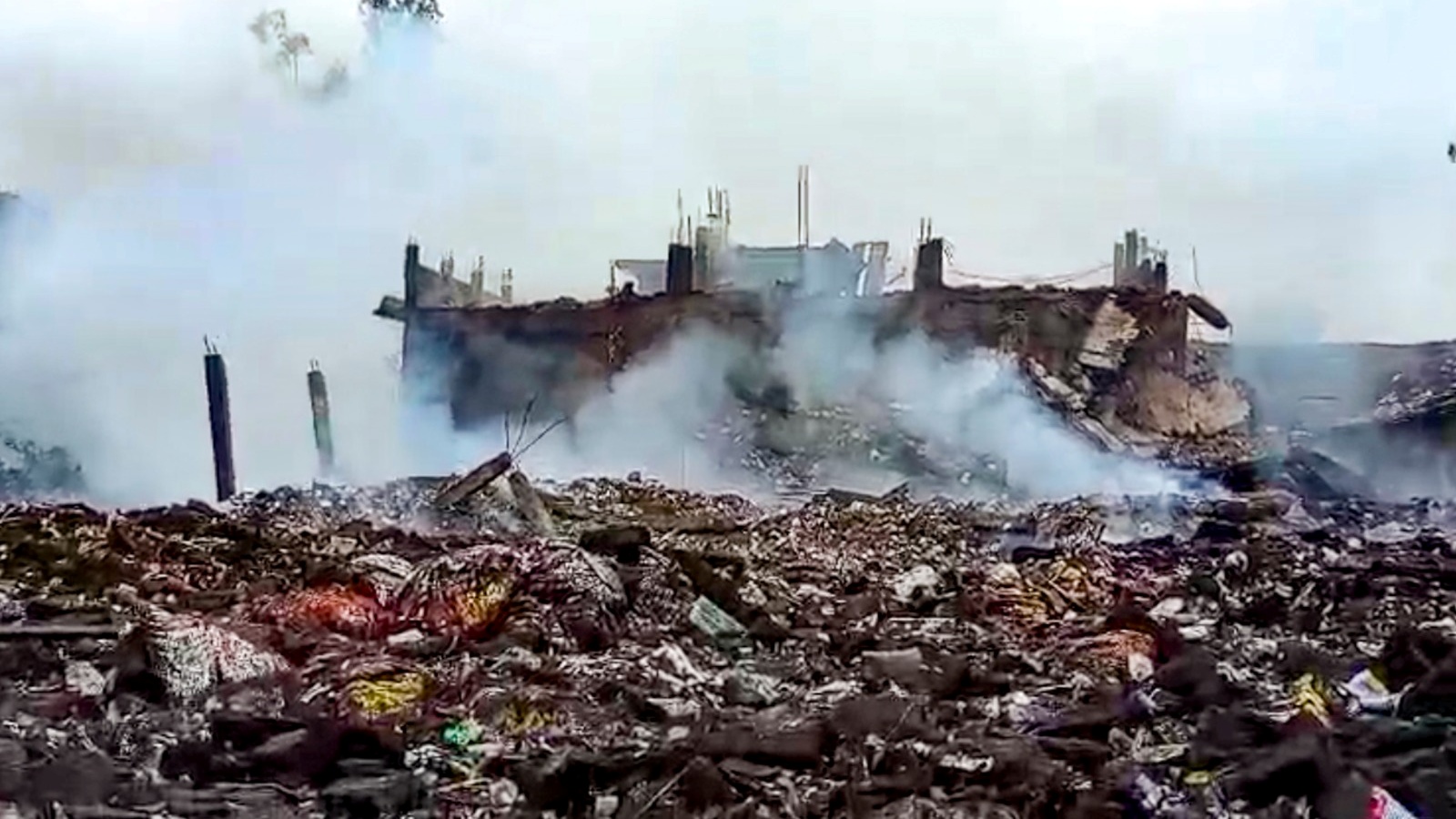 5 killed in blast at firecracker unit operating from house in UP village