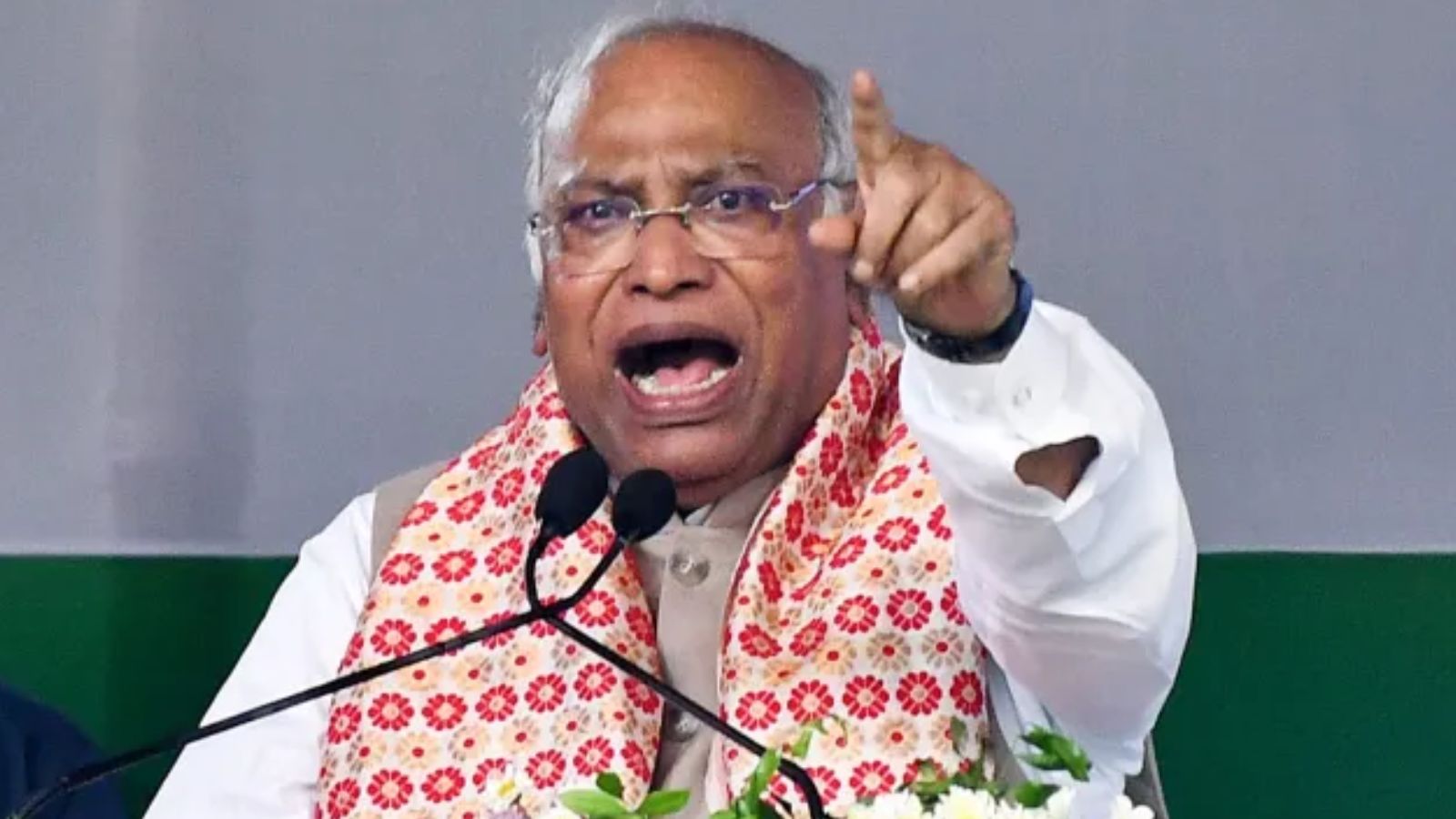 Mallikarjun Kharge’s pitch to dissolve assemblies puts own Congress government in Kerala in a spot