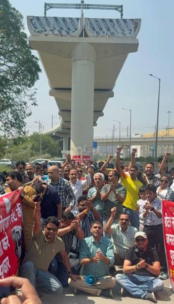  At the protest by the Noida Extension Flat Owners Welfare Association 