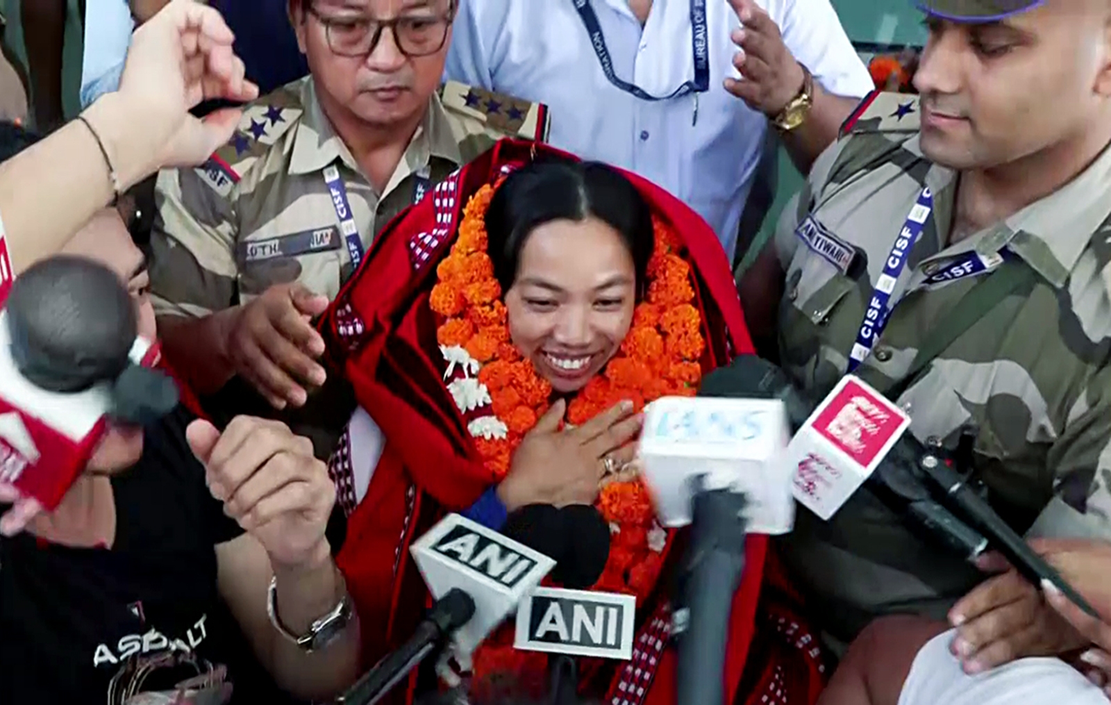 Mirabai Chanu speaks to the media upon her return to the country after winning the Gold Medal in the Women's 48kg Weightlifting at the Glasgow Commonwealth Games 2026. (ANI Video Grab)