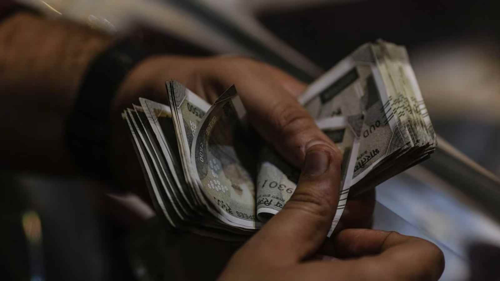 मुंबई के सत्र न्यायाधीश के खिलाफ भ्रष्टाचार के मामले में मुकदमा चलाने की अनुमति मांगी गई