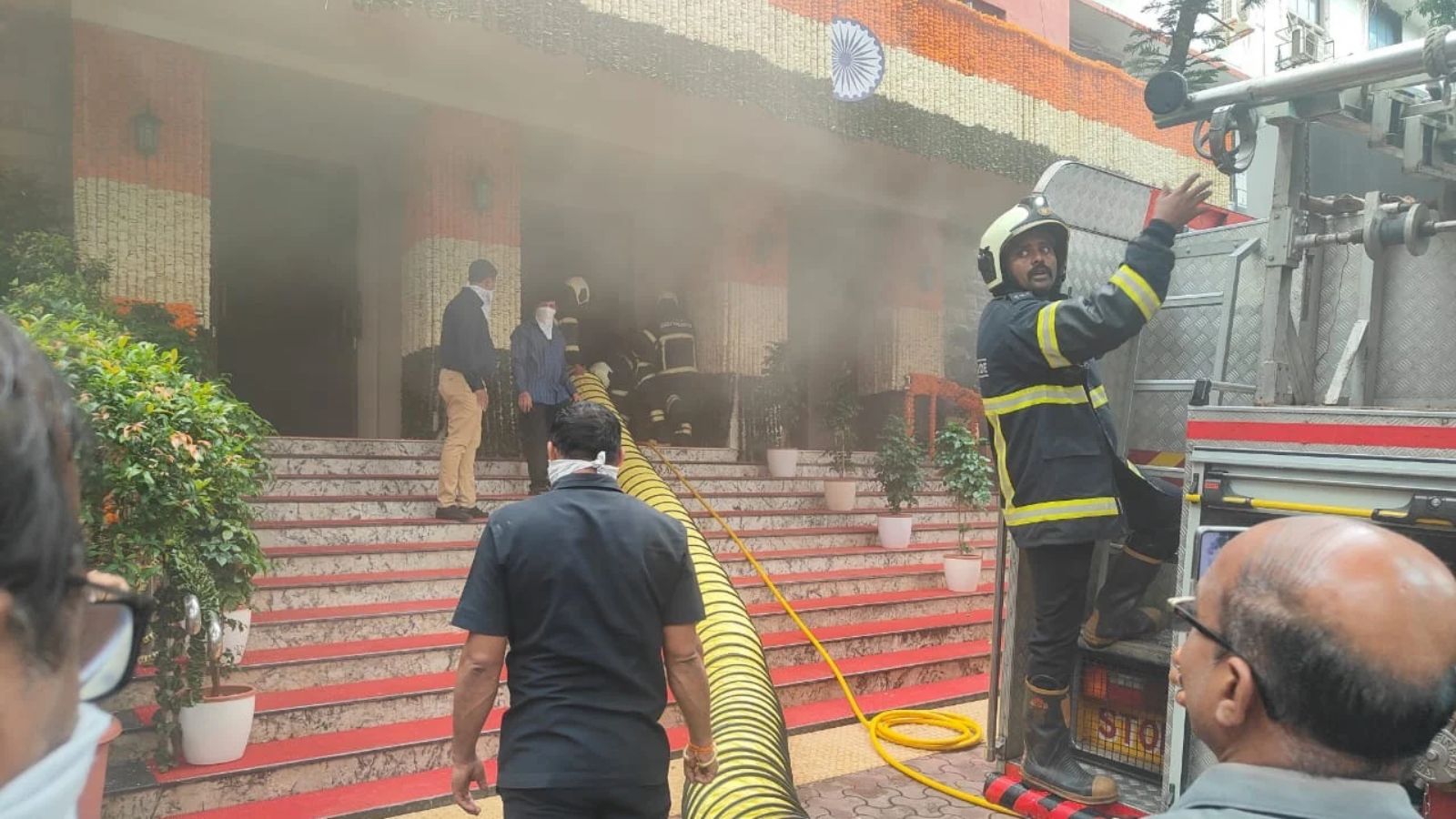 Major Fire Breaks Out at Mumbai’s Aayakar Bhavan; Several Stranded