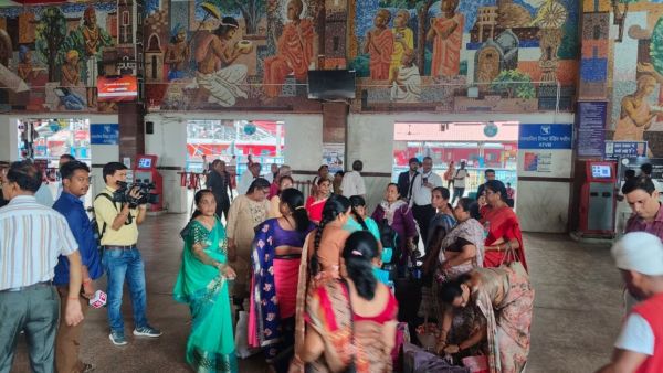 The 106 passengers arrived at Patna Junction after returning from Nepal.