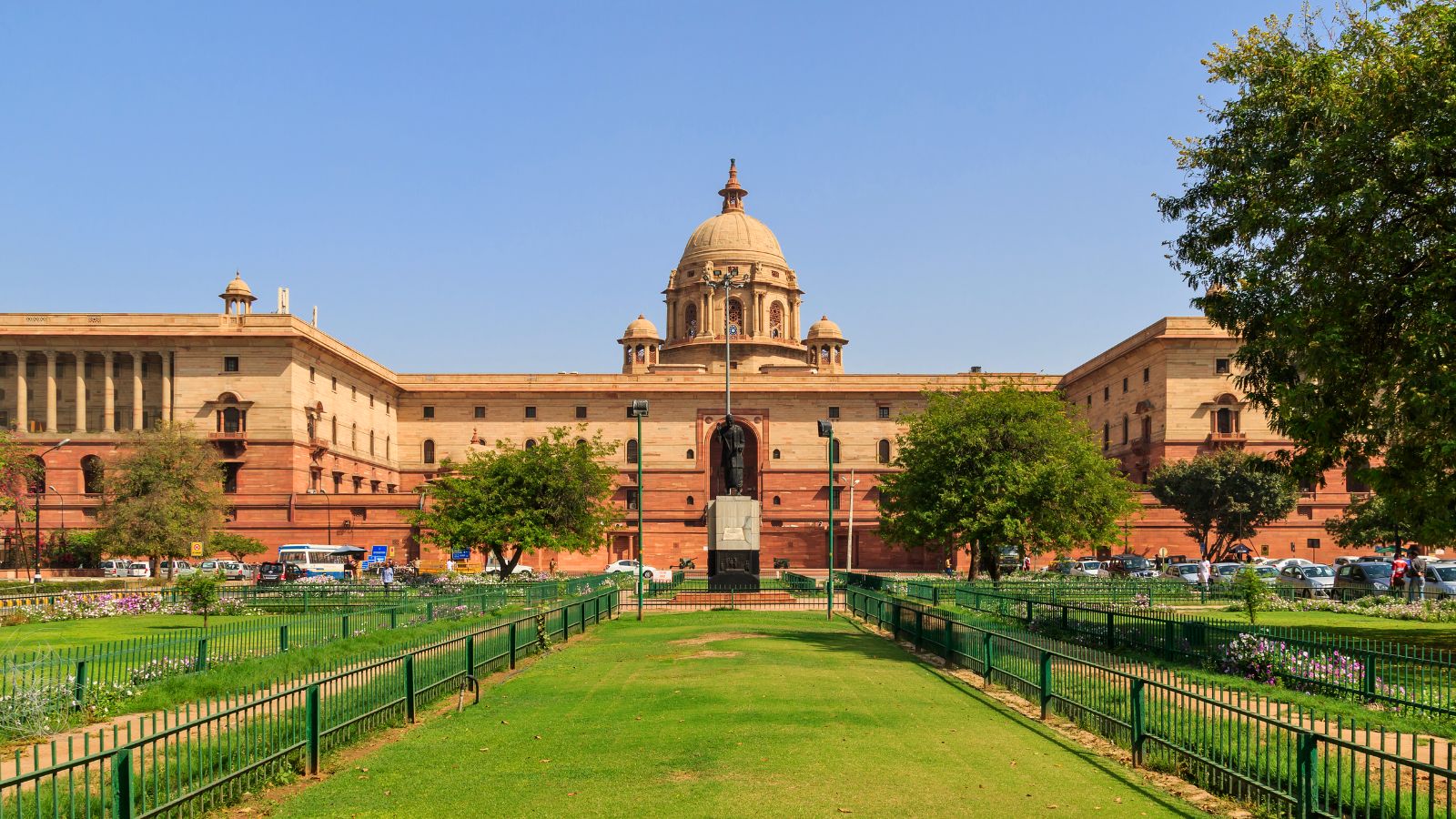 दिल्ली में प्रशासनिक फेरबदल: मंत्रालय का विभाजन, कृषि भवन का स्थानांतरण और राजनीतिक हलचल