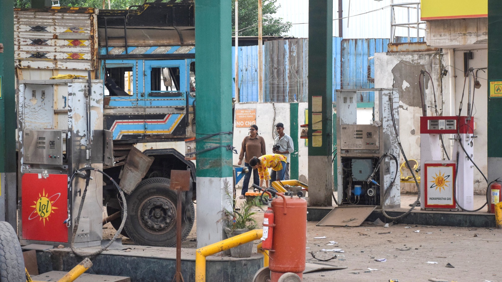 Tragedy in New Delhi: Three CNG Station Workers Killed in Truck Tank Explosion
