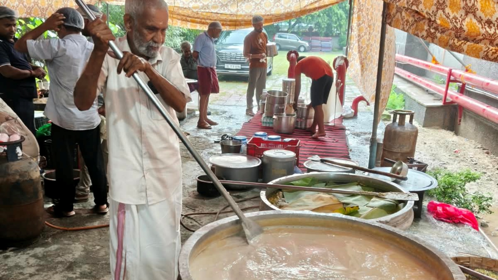 The making of Onam Sadhya: Serving authentic Keralam flavours for 20 years