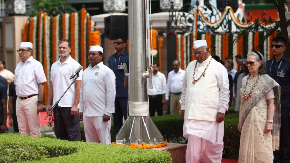 BJP accuses Sonia Gandhi of objecting to Vande Mataram recitation, BJP accuses Sonia Gandhi of objecting to Vande Mataram, Vande Mataram, Sonia Gandhi Vande Mataram, Sonia Gandhi, Indian express news, current affairs