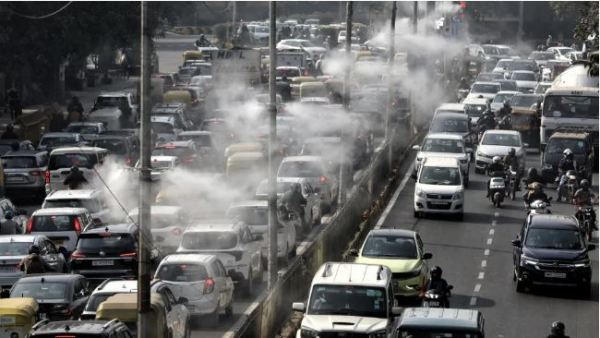 Pollution, air sprinklers, Delhi