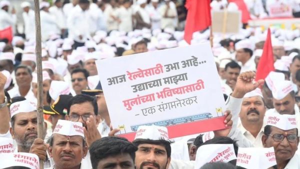 Citizens participate in the chakka jam protest demanding a direct Pune-Nashik railway line, in Sangamner on Sunday. (Balasaheb Thorat/IG)