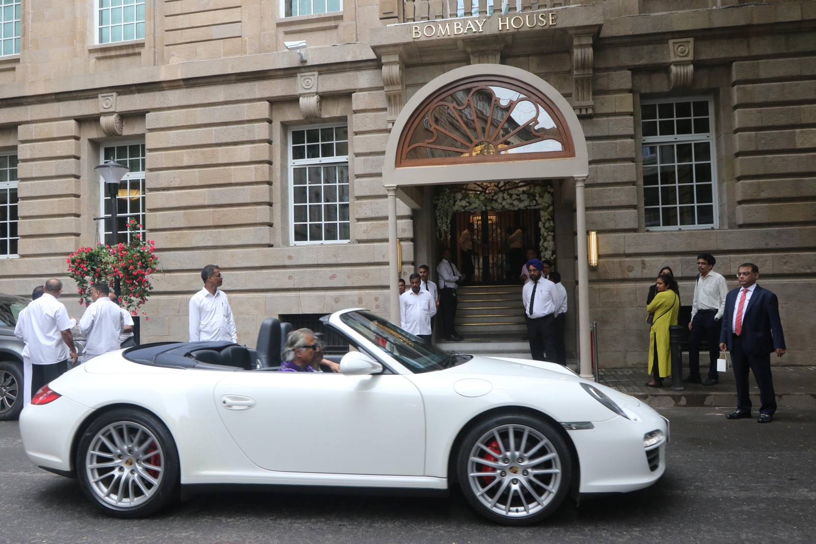 After Ratan Tata's death on October 9, 2024, Noel received VIP guests throughout the mourning period.