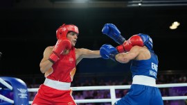 England's Ruby White (right, in blue) came in with an undefeated streak of 70 wins. Then at Glasgow, she ran Sakshi Chaudhary's (red, left) left jab as the Bhiwani boxer was crowned the Commonwealth Games 51kg champion. (AP Photo)