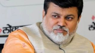 Industries Minister Uday Samant directed officials to complete infrastructure work within 10 months and fill potholes by August 31.