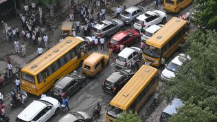 “There is 12-15 minutes of congestion when students arrive at the school and leave the school", a school principal said. (AI generated image)