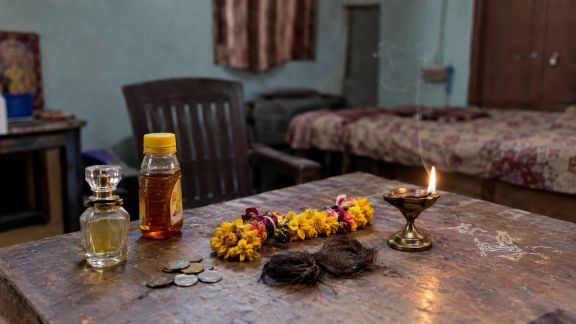 The accused had allegedly cut the woman’s hair for the purported ritual and handed over a garland, a small bottle of perfume, and honey and coins.